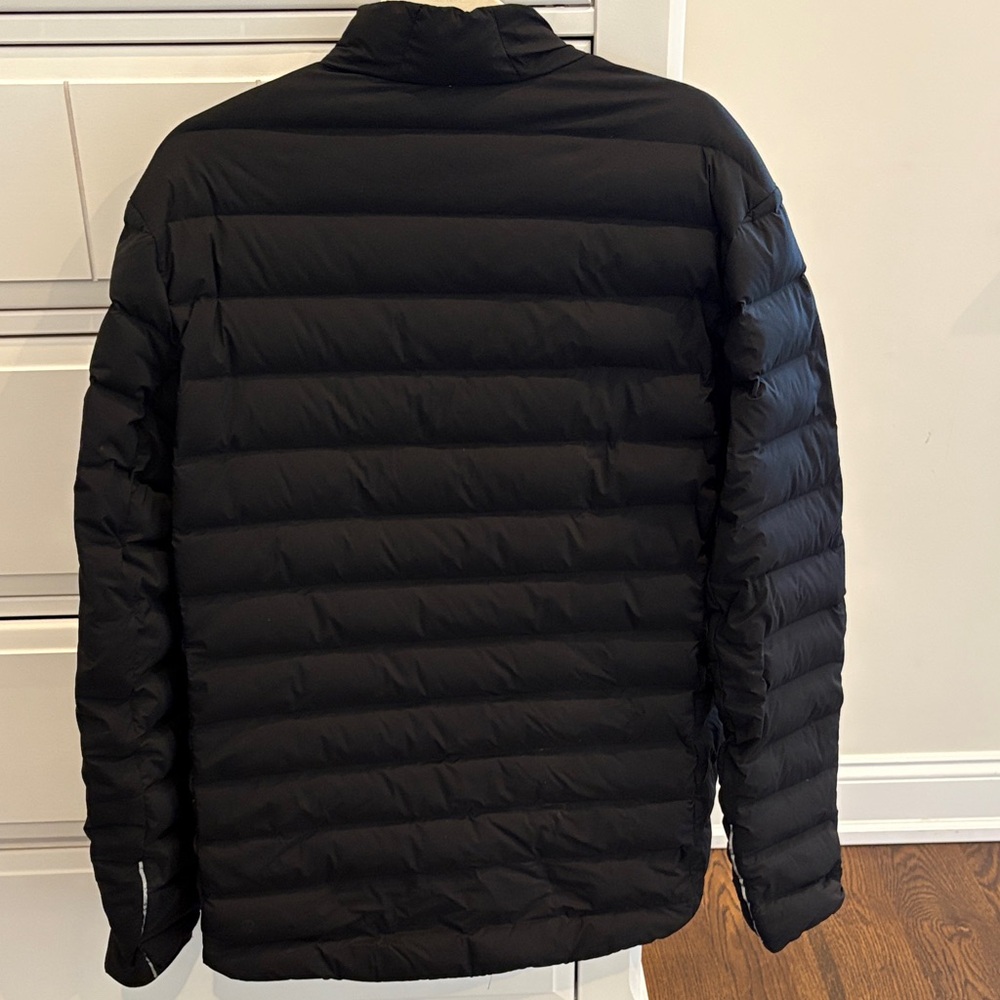 lululemon athletica Men's Sleek Black Puffer Jacket - Picture 4 of 6